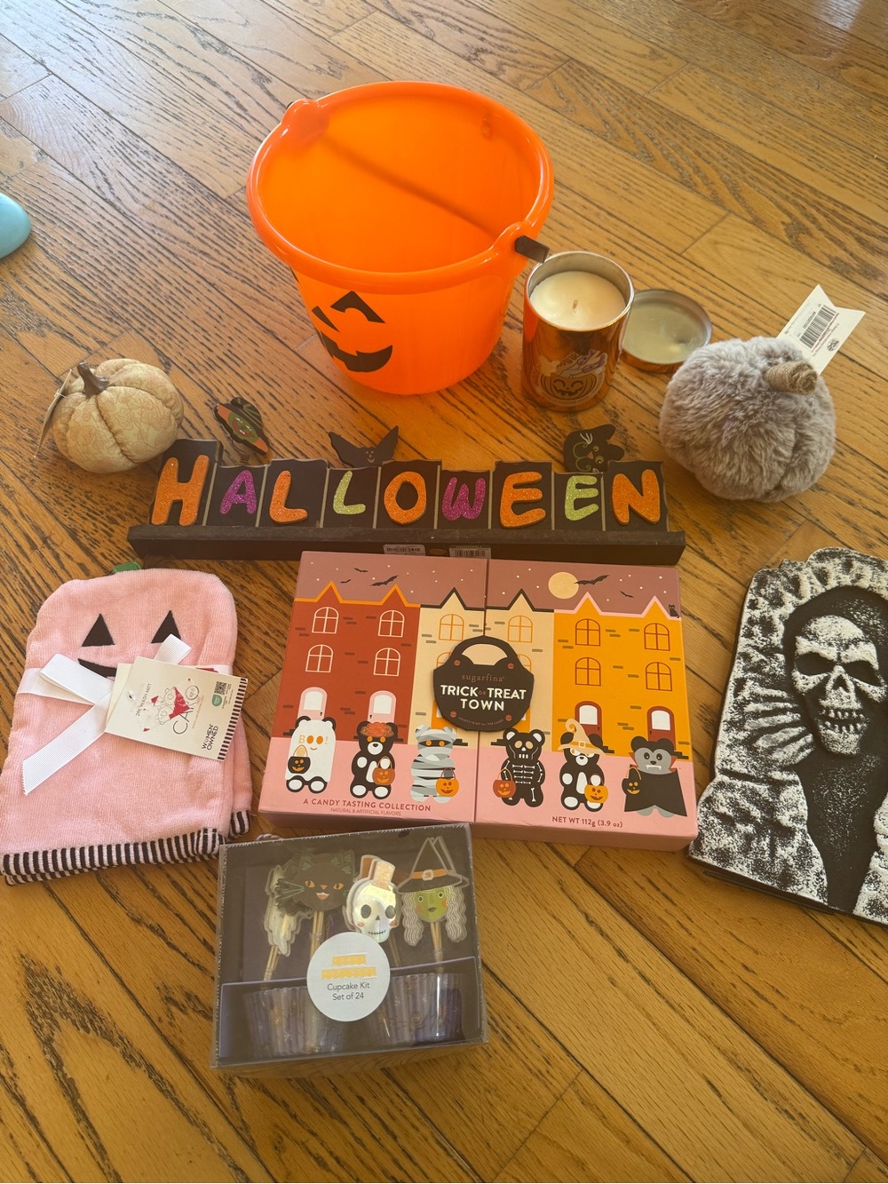 9 piece bundle-Halloween Trick-Treat Town Candy Collection & /mits/Pail/decor